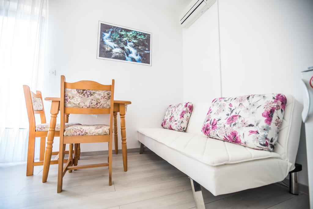 Apartments And Rooms Mare-Monti 斯塔利格拉德-帕克利尼卡 外观 照片
