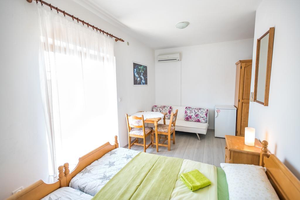 Apartments And Rooms Mare-Monti 斯塔利格拉德-帕克利尼卡 外观 照片