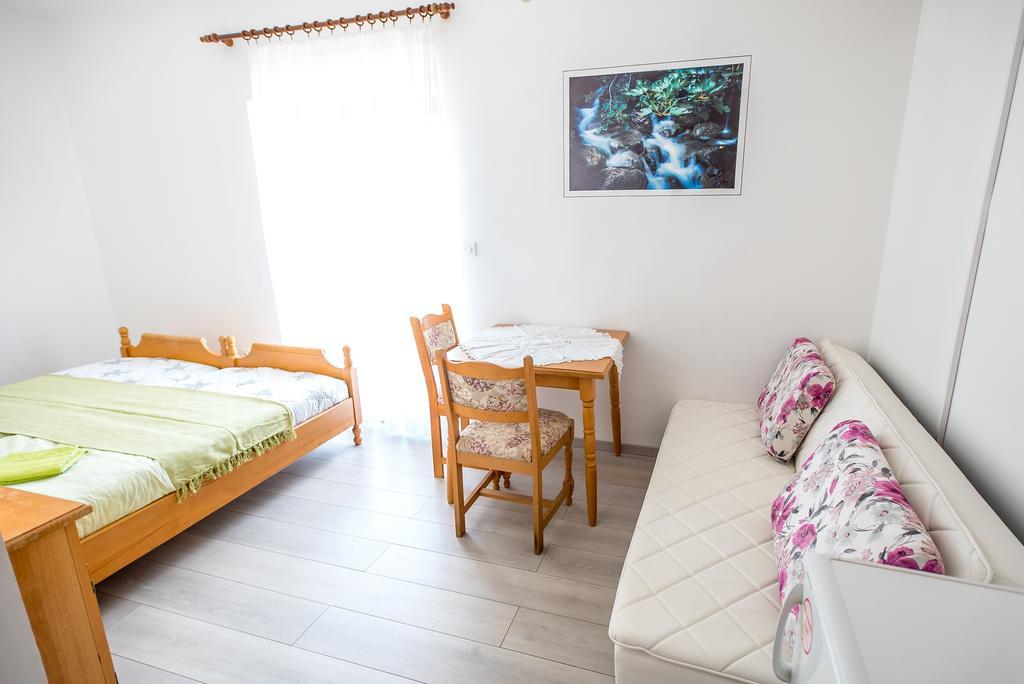 Apartments And Rooms Mare-Monti 斯塔利格拉德-帕克利尼卡 外观 照片