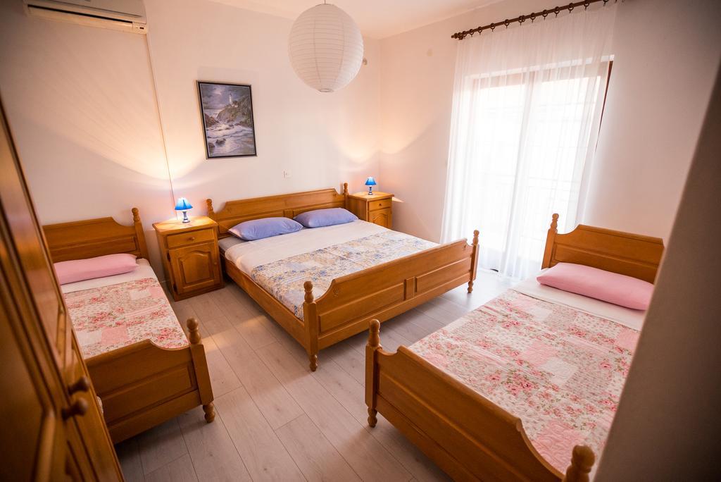 Apartments And Rooms Mare-Monti 斯塔利格拉德-帕克利尼卡 外观 照片