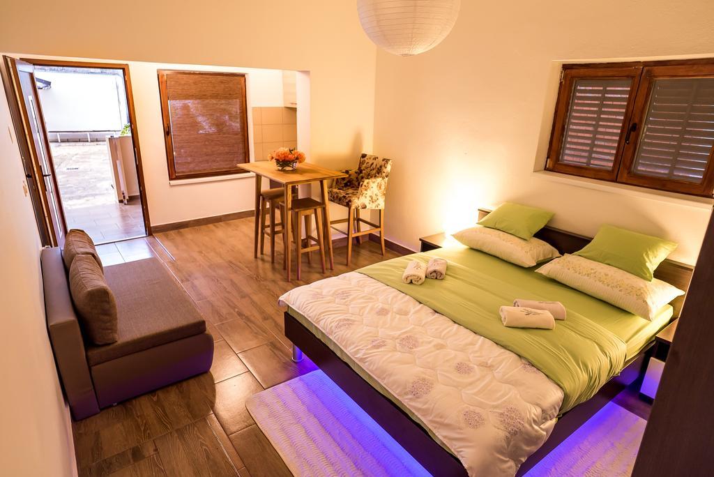 Apartments And Rooms Mare-Monti 斯塔利格拉德-帕克利尼卡 外观 照片